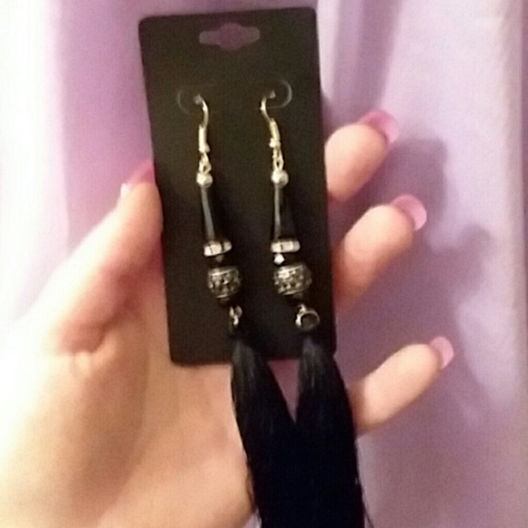 Jewelry - 2 left black dangle earrings NWT